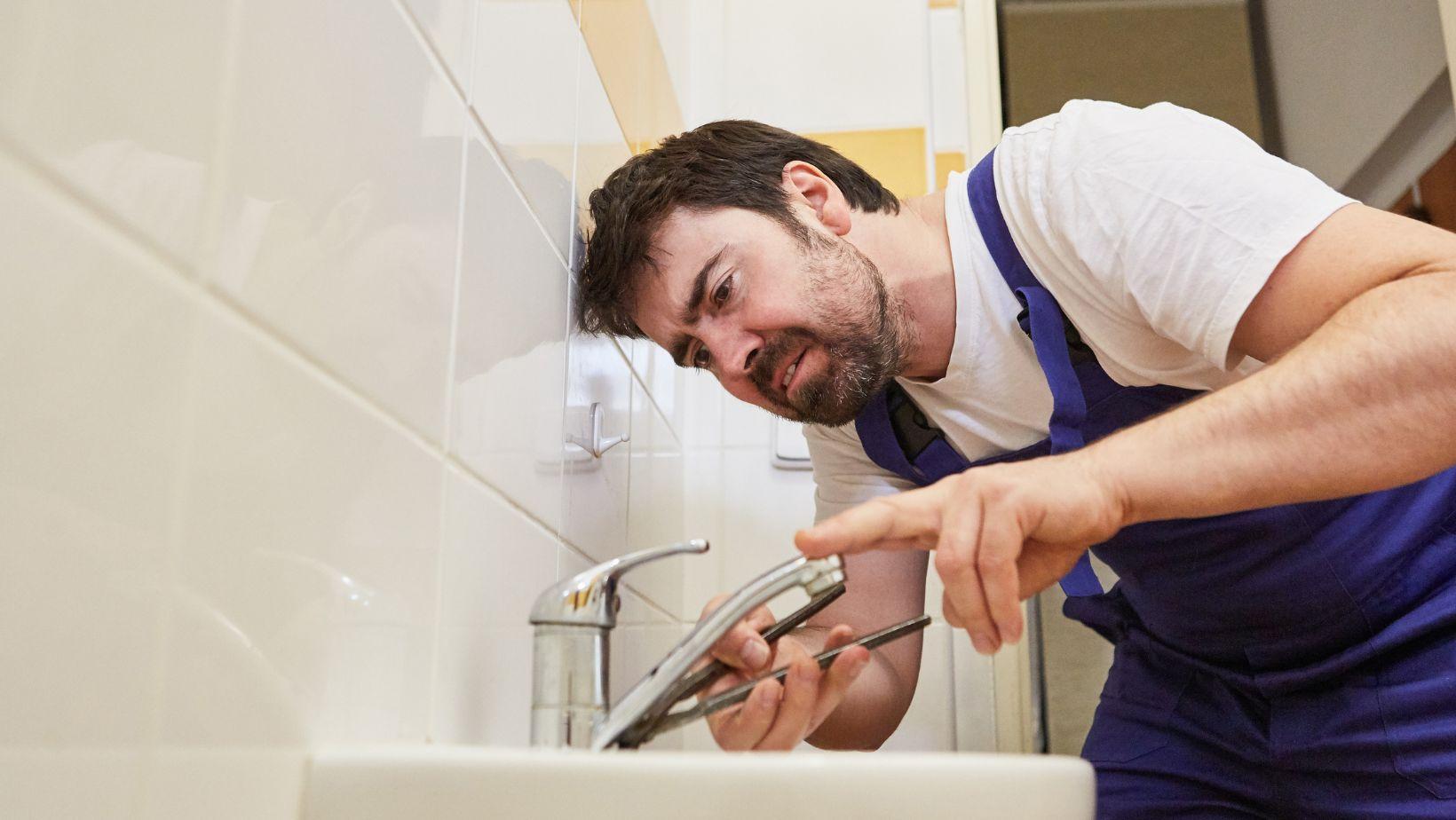 DIY plumber, licensed plumber, quality plumbing repairs, certified plumber services, professional plumber vs DIY, licensed plumbing contractor, local plumbing professionals, best plumbers near me, plumbing repair guarantees, residential plumbing licensing